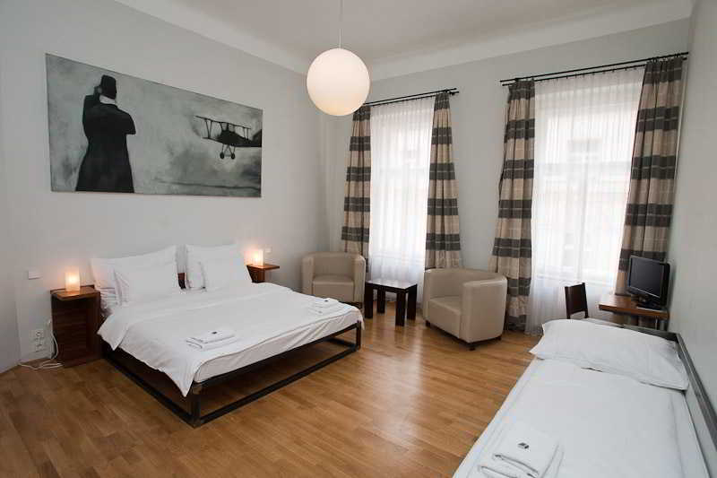 Miss Sophie'S New Town & Wellness Hotel Praga Esterno foto